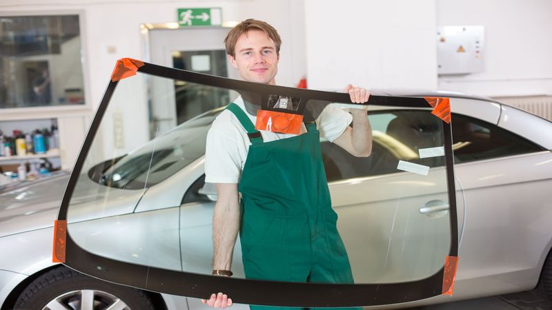 What You Need to Know About Replacement Auto Glass Chicago for Your Car